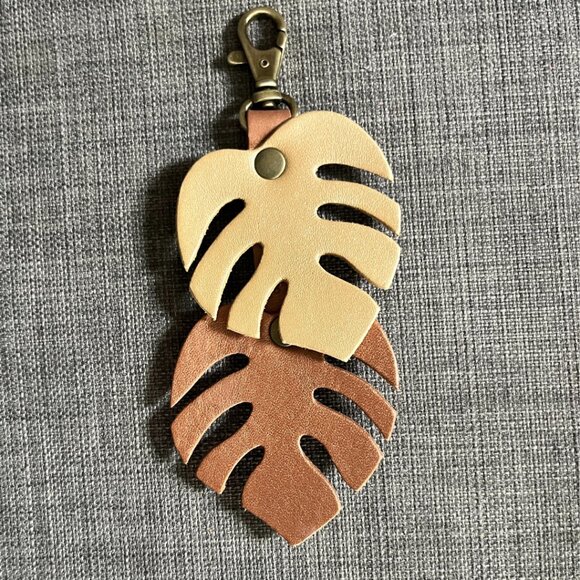 Portland Leather Accessories - Portland Leather Monstera charm in Hava/Champagne  *brand new!*